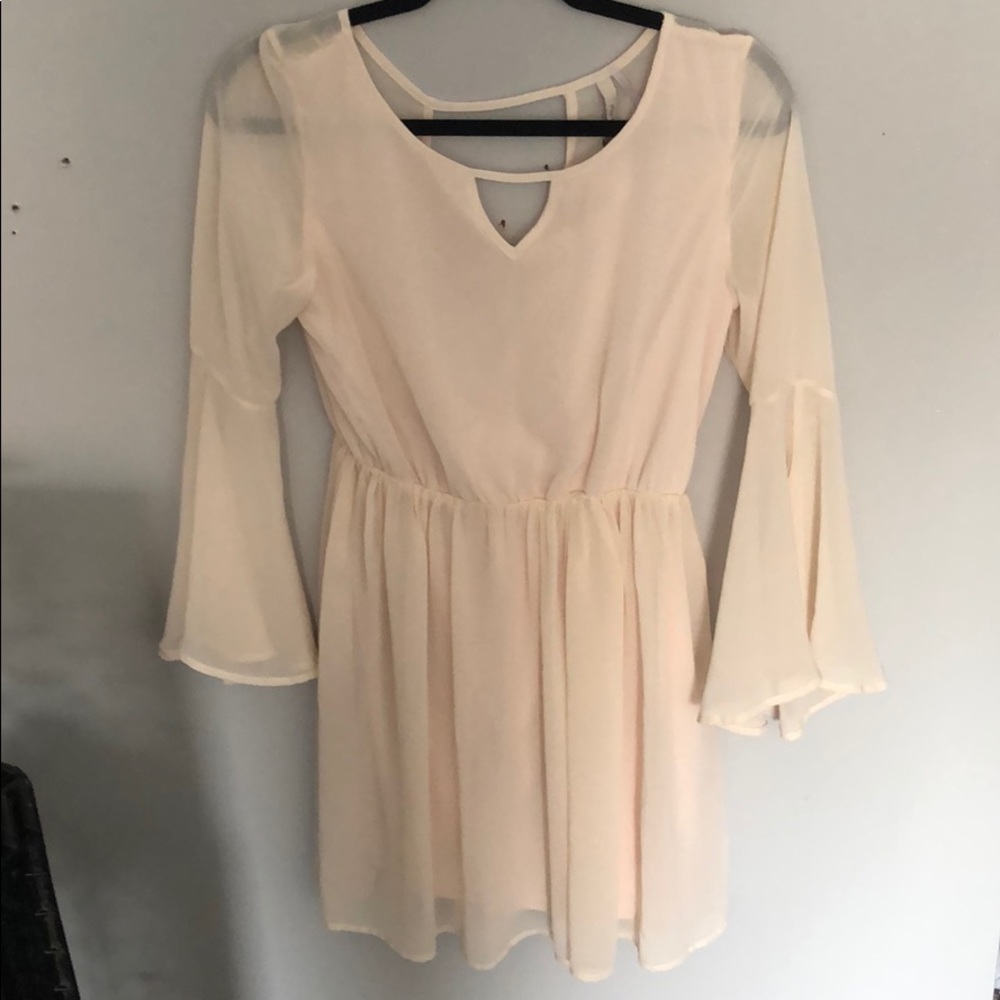BLUSH PINK. LONG SLEEVE FLOWY DRESS. SIZE MEDIUM